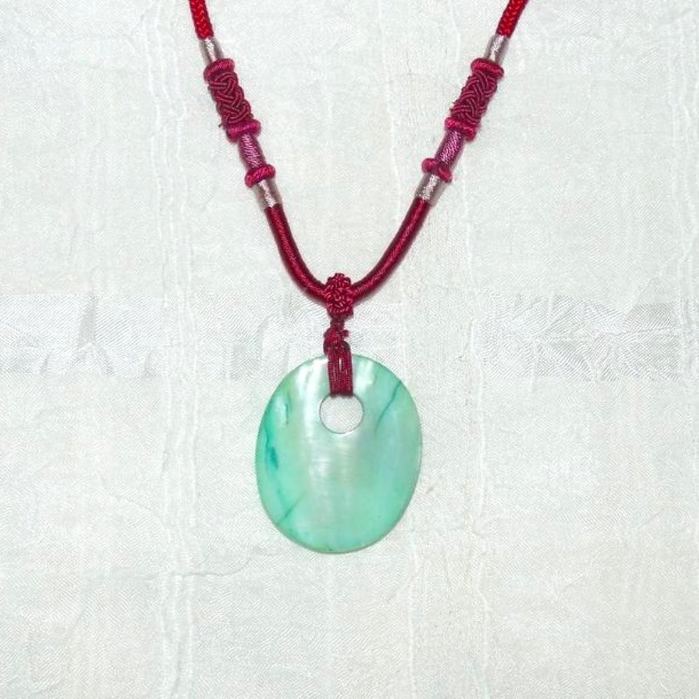 Red & Green Christmas Pendant Shell Necklace